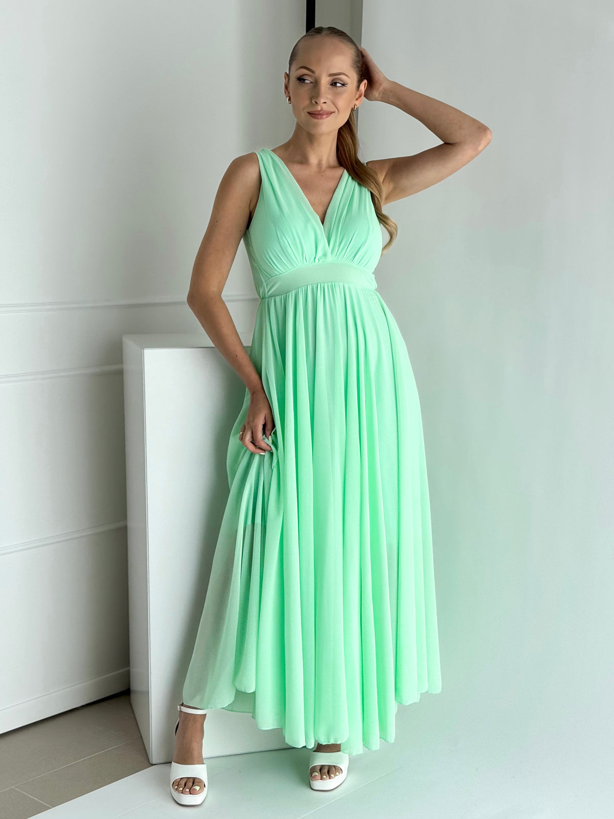 Moteriška ilga proginė suknelė FERRARA Mėtinė