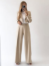 Moteriškos plačios kelnės su diržu HAZO Kreminė