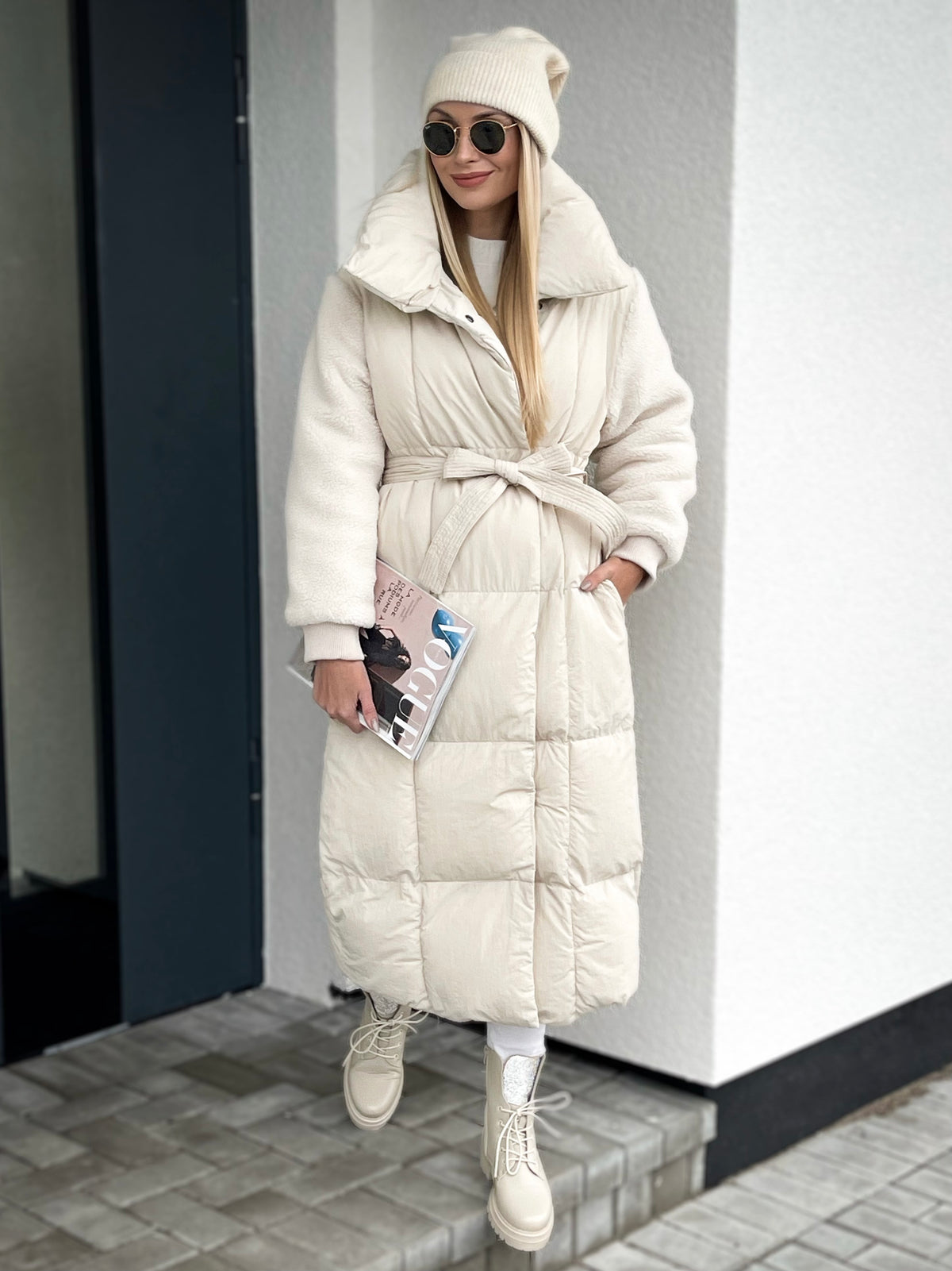 moteriska-ilga-striuke-su-dirzu-tuscany-kremine