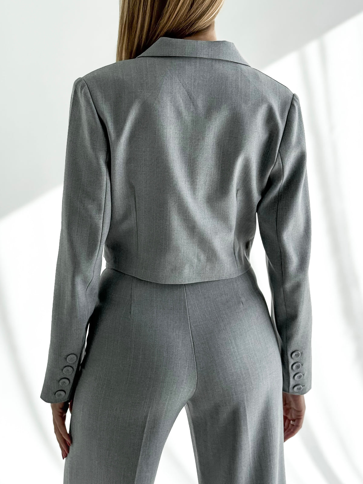 moteriskas-trumpas-klasikinis-svarkas-orlando-pilka