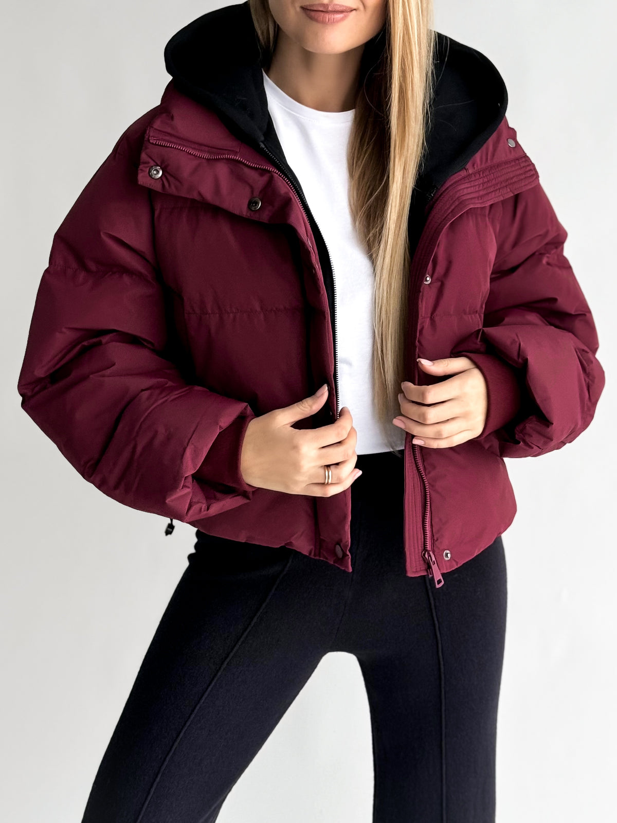 Moteriška trumpa kombinuoto audinio striukė su gobtuvu ARGON Bordo