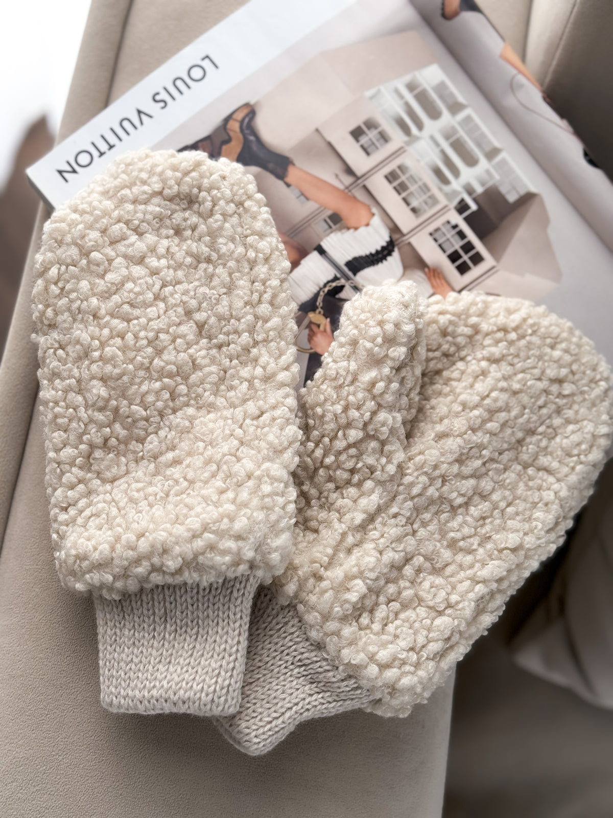 Moteriškos šiltos teddy kumštinės pirštinės BRONTE Kreminė