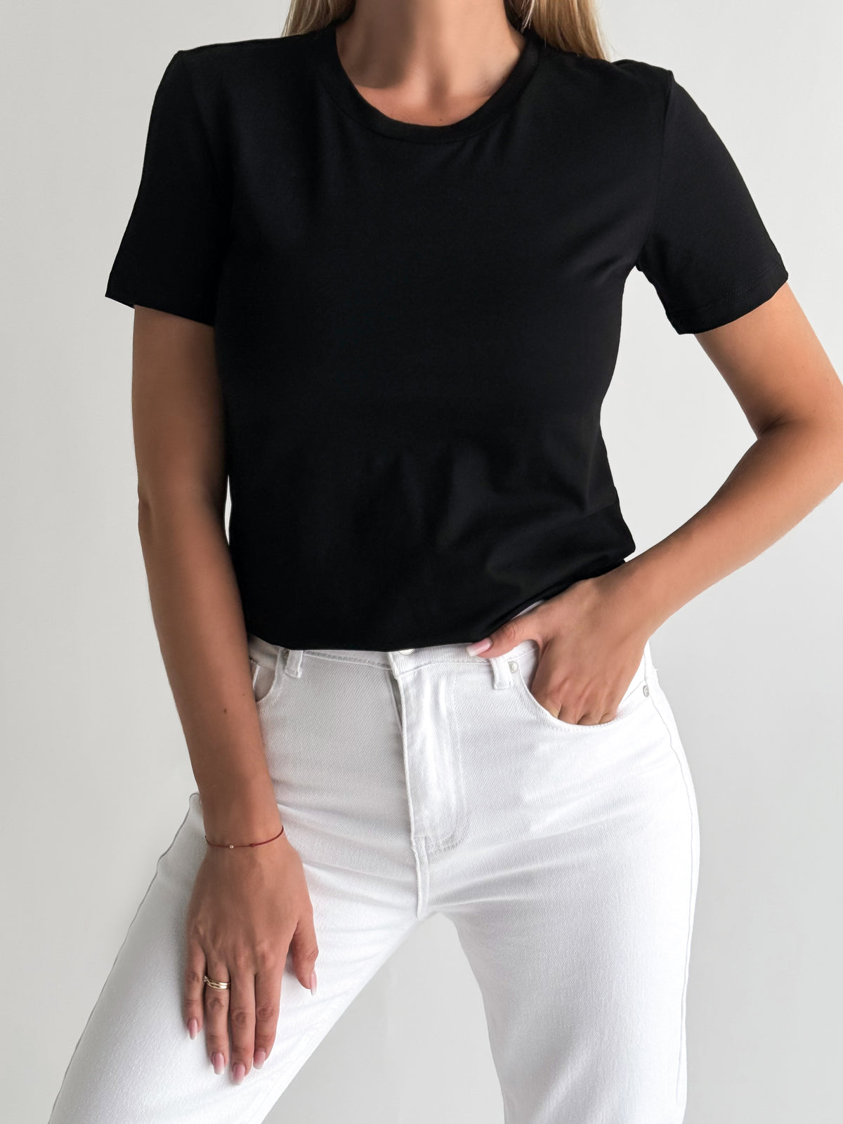 moteriski-medvilniniai-marskineliai-reni-juoda