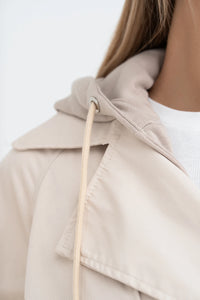 Moteriškas vidutinio ilgio paltas su gobtuvu PHILIPPA Kreminė