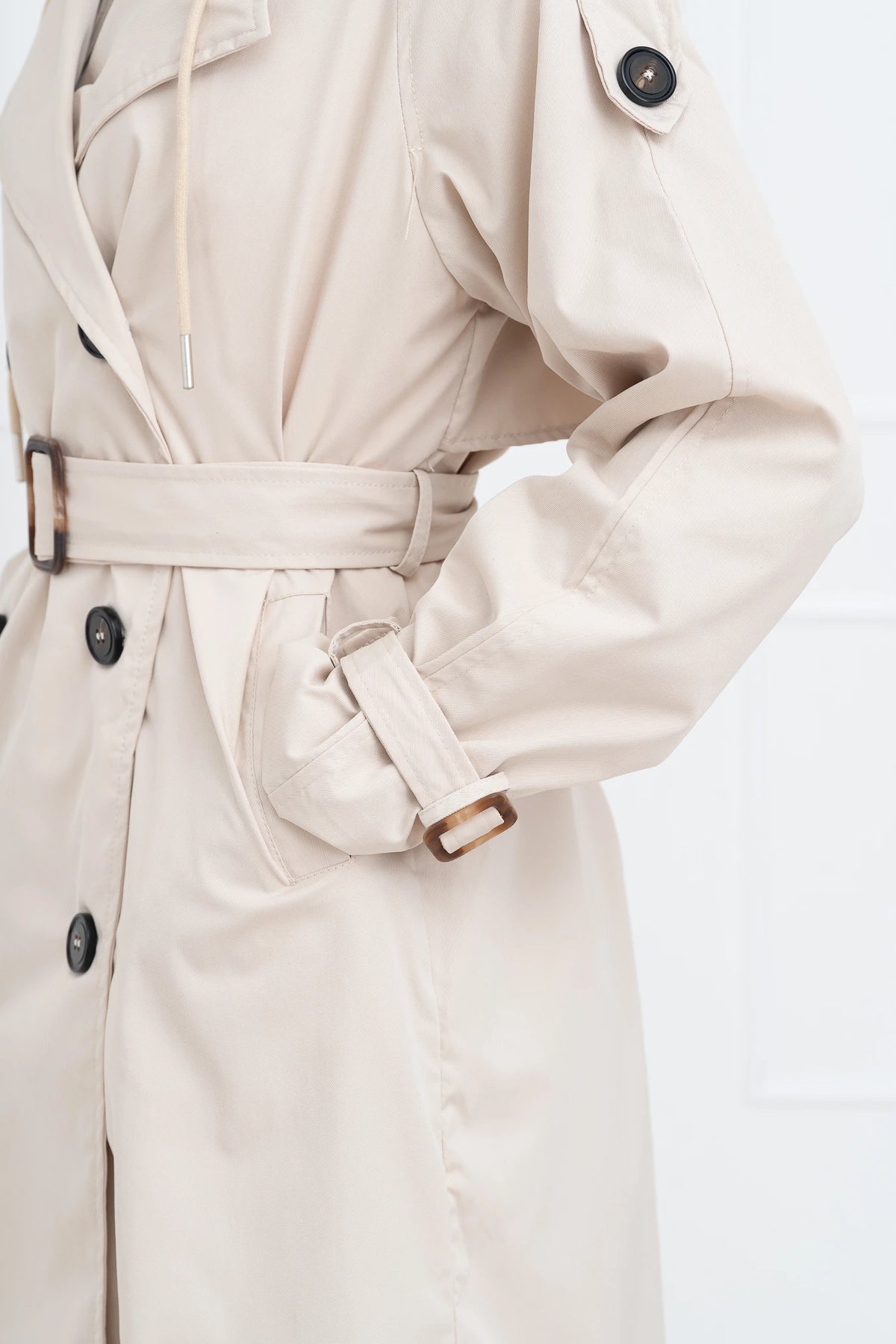 Moteriškas vidutinio ilgio paltas su gobtuvu PHILIPPA Kreminė