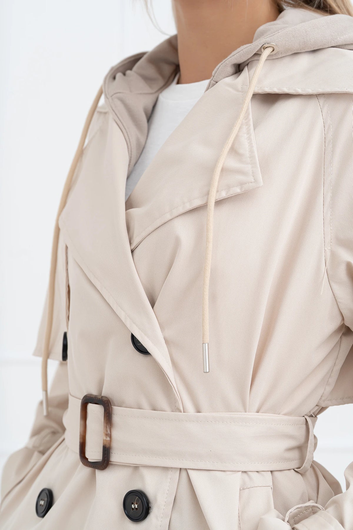 Moteriškas vidutinio ilgio paltas su gobtuvu PHILIPPA Kreminė