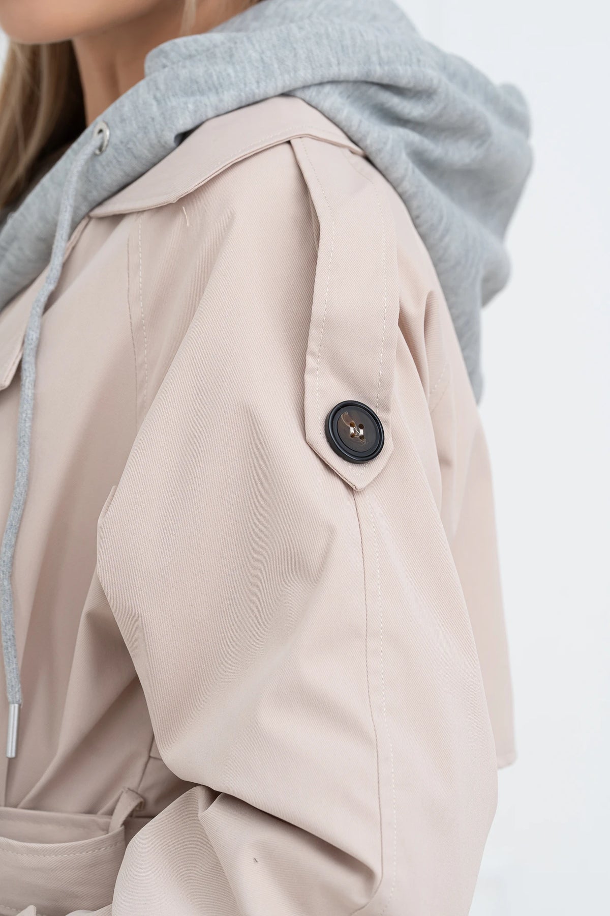 Moteriškas vidutinio ilgio paltas su gobtuvu PHILIPPA Kreminė/Pilka