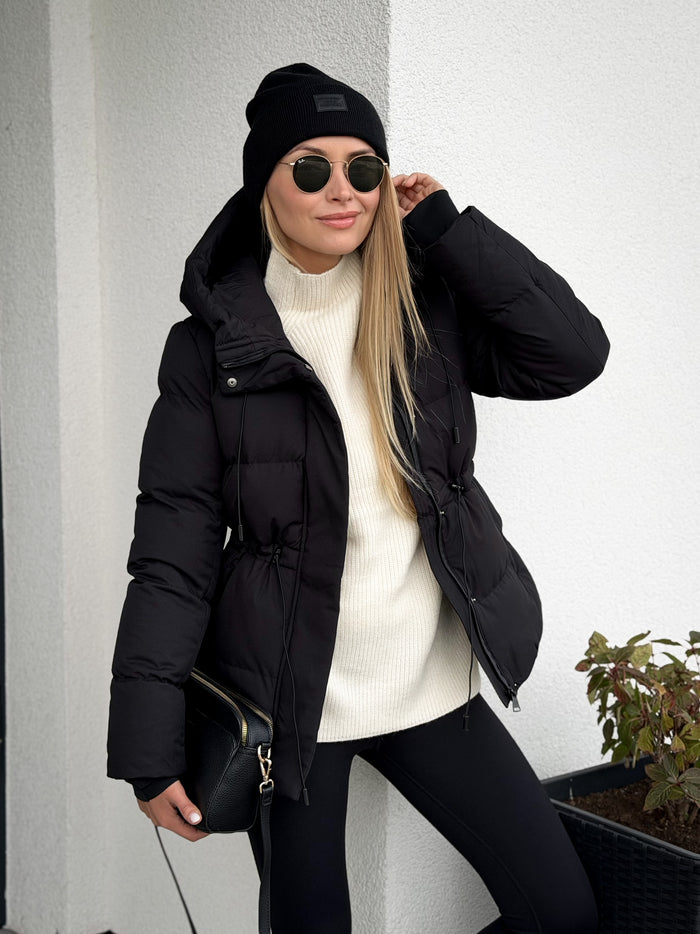 Moteriška šilta striukė su gobtuvu SERGIO Juoda