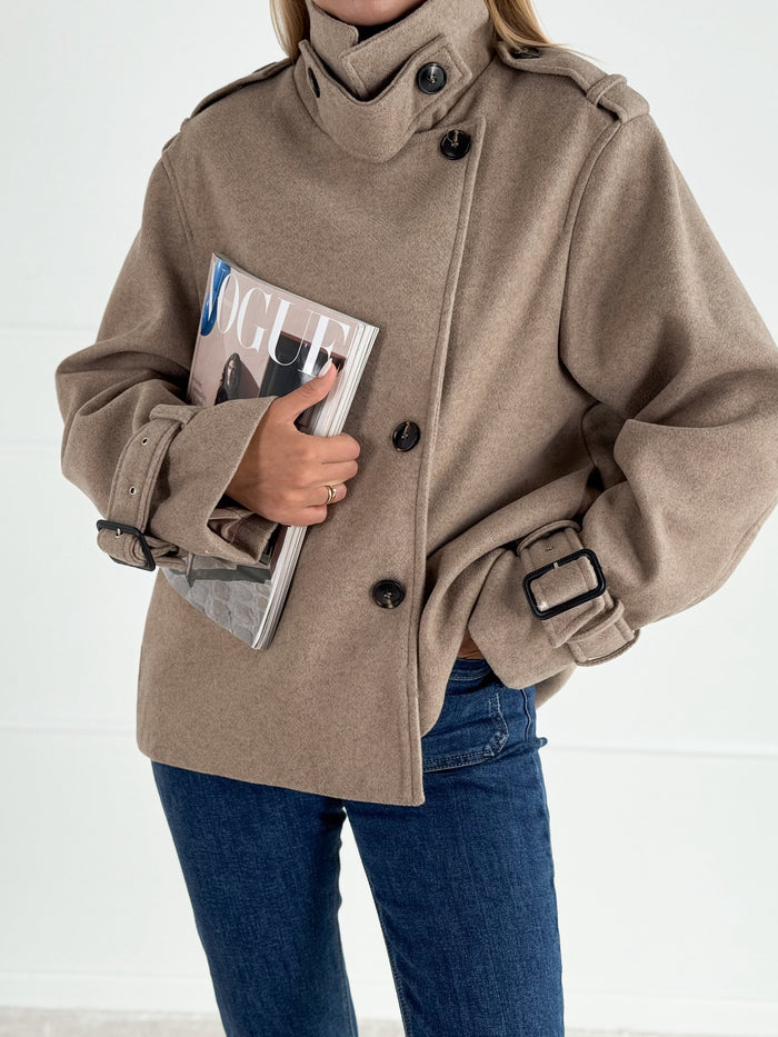 Moteriškas trumpas paltas DORETTA Ruda