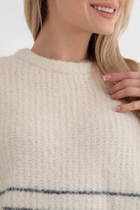 Moteriškas šiltas megztinis su vilna ODELIA Balta