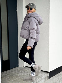 Moteriška trumpa striukė su gobtuvu FRANKIE Pilka