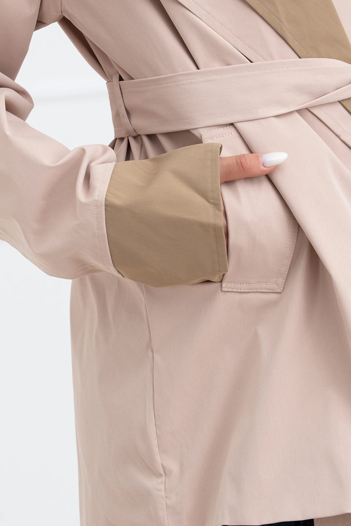 Moteriškas trumpas paltas su diržu ARDEN Kreminė