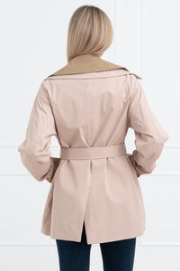 Moteriškas trumpas paltas su diržu ARDEN Kreminė