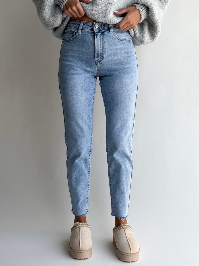 regular-fit-moteriski-dzinsai-aukstu-juosmeniu-betty-melyna