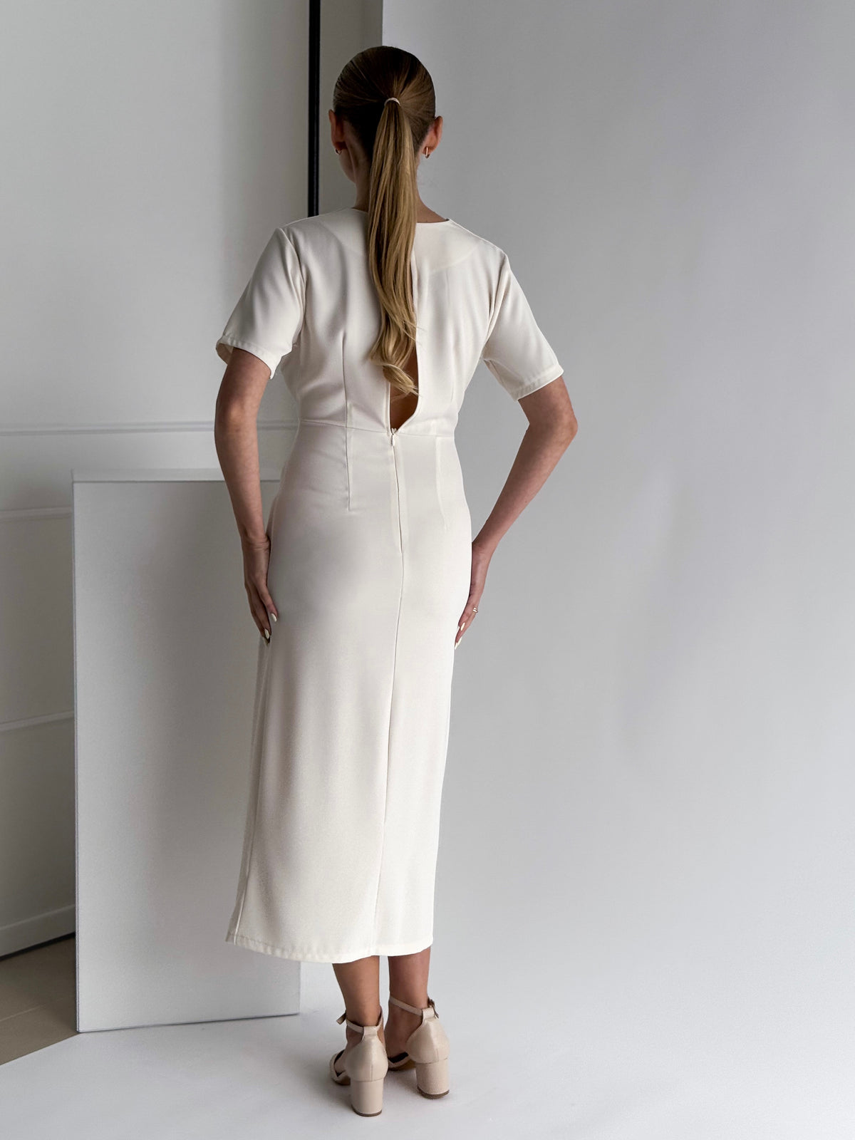 Moteriška itališka proginė suknelė ADRIANA Kreminė