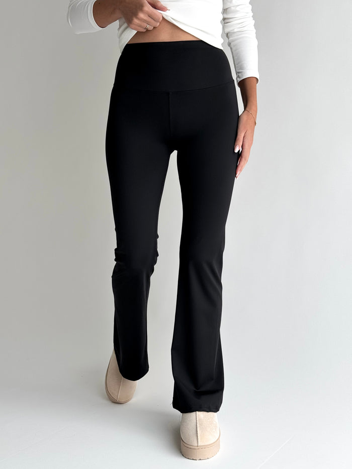 figura-formuojancios-placios-tamprios-kelnes-ada-juoda