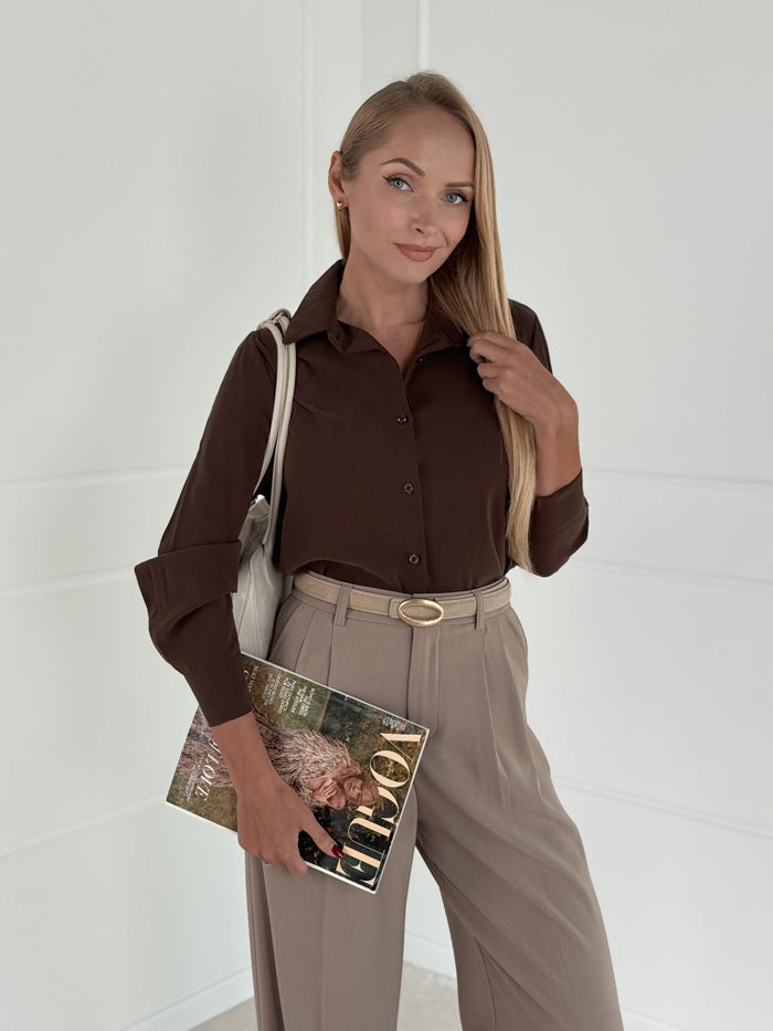 Moteriški itališki klasikiniai marškiniai ORIANA Tamsiai ruda