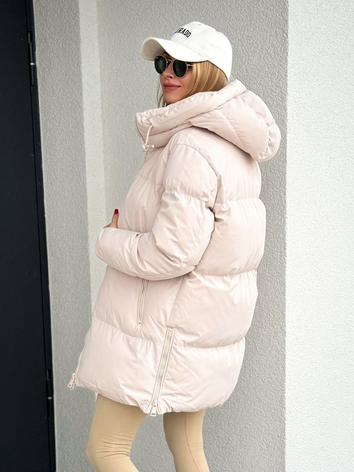 Moteriška vidutinio ilgio striukė su gobtuvu LEOLA Kreminė