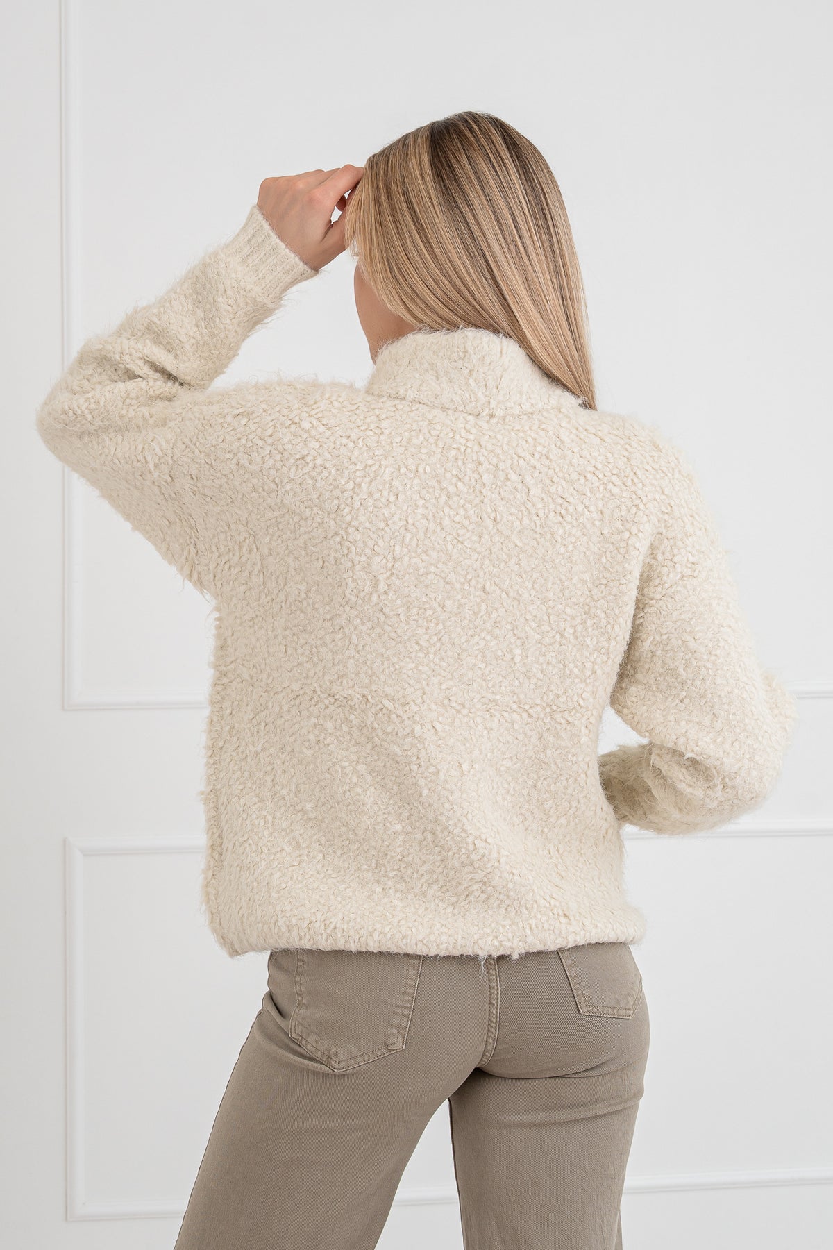 Moteriškas megztinis su vilna CLEO Balta