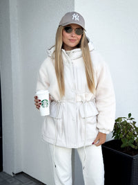 Moteriška vidutinio ilgio teddy striukė su gobtuvu RONEY Kreminė