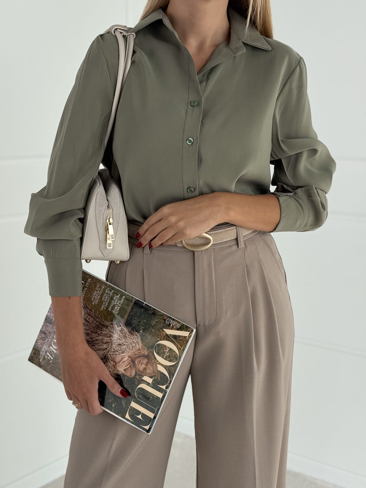 Moteriški itališki klasikiniai marškiniai ORIANA Chaki