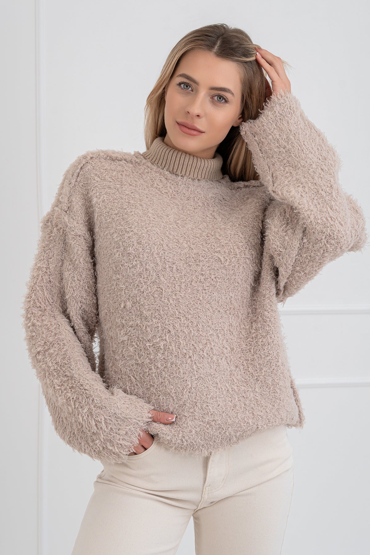 Moteriškas šiltas megztinis ELYA Kreminė