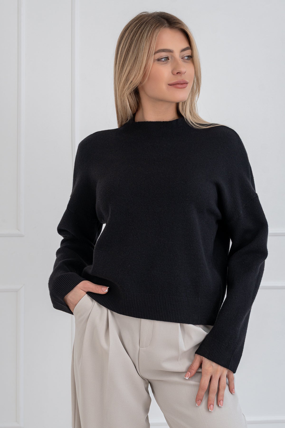 Moteriškas viskozės megztinis FREDDY Juoda