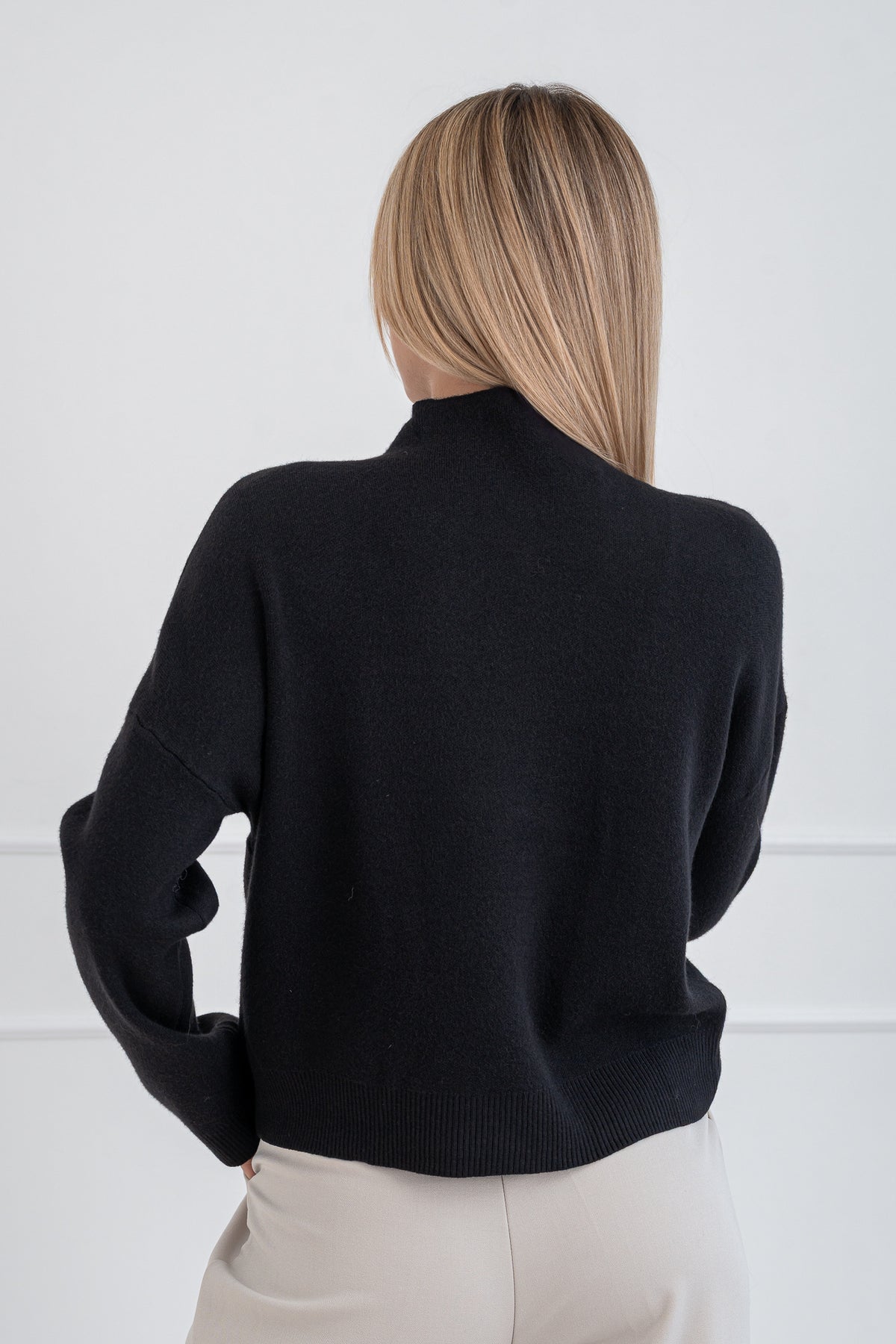 Moteriškas viskozės megztinis FREDDY Juoda