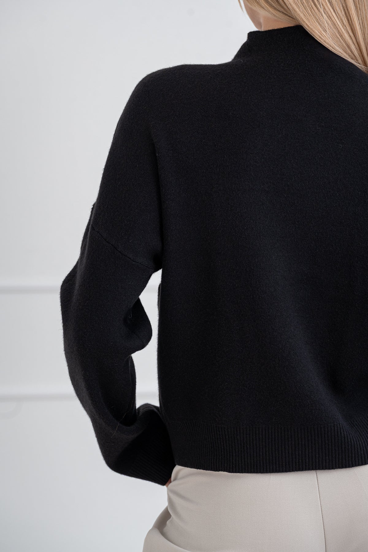 Moteriškas viskozės megztinis FREDDY Juoda