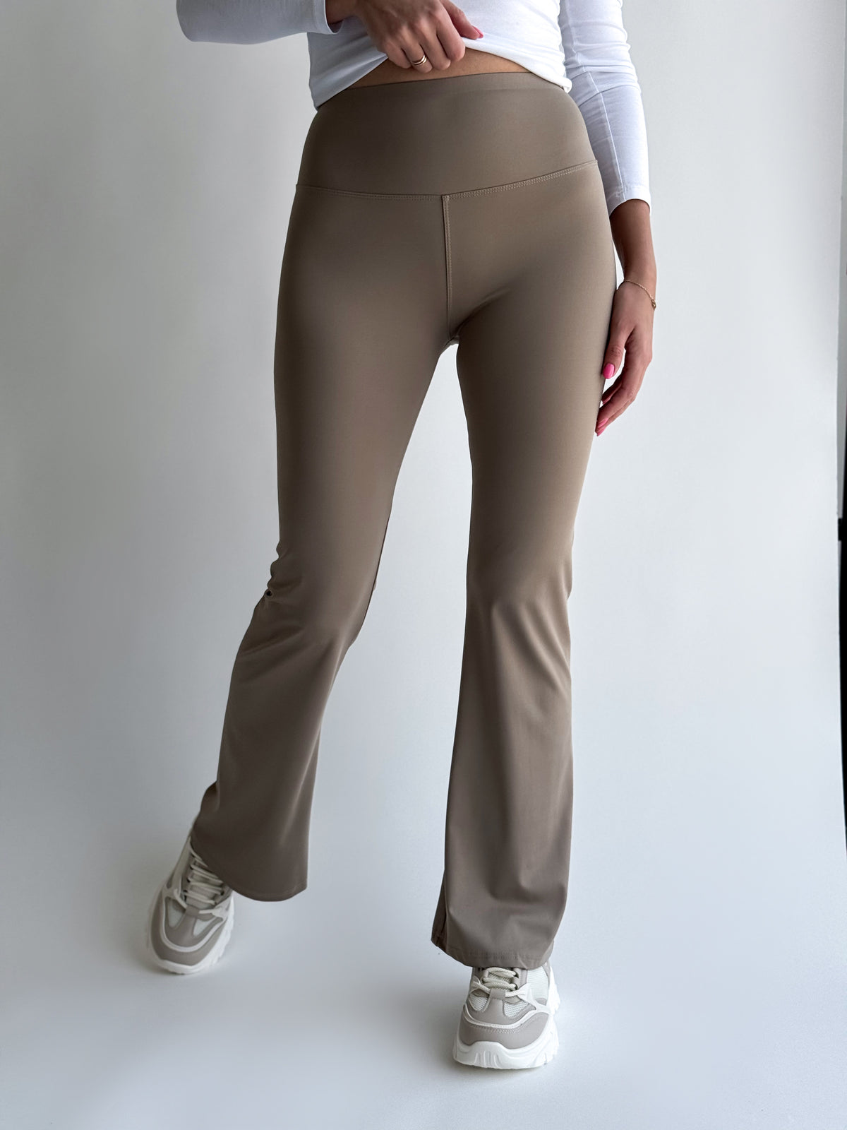 Figūrą formuojančios plačios tamprios kelnės ADA Kapučino