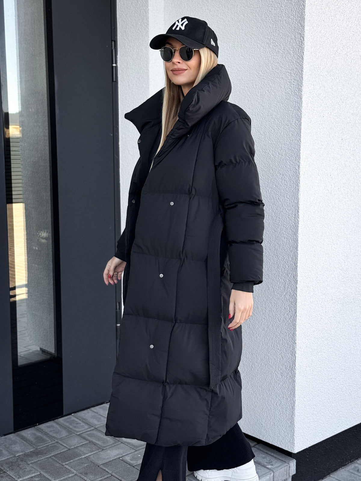 Moteriška ilga striukė su diržu BUNBURY Juoda