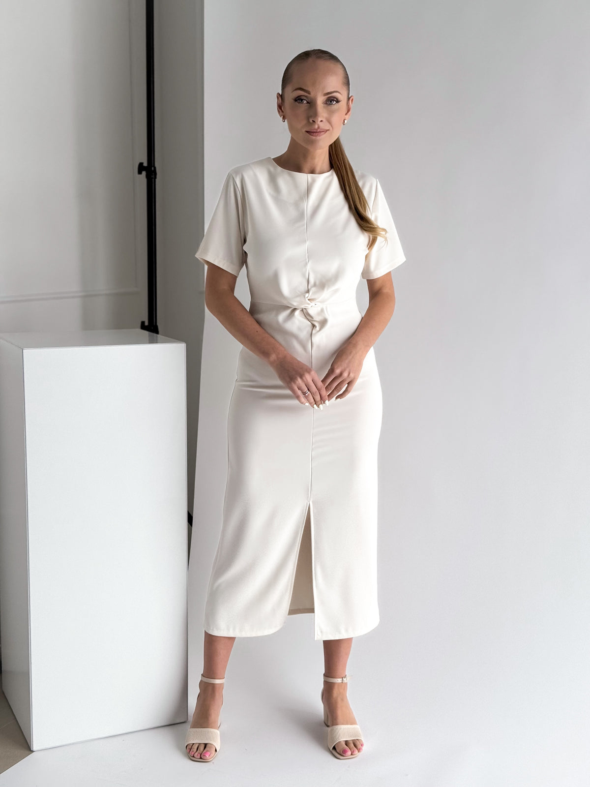 Moteriška itališka proginė suknelė ADRIANA Kreminė