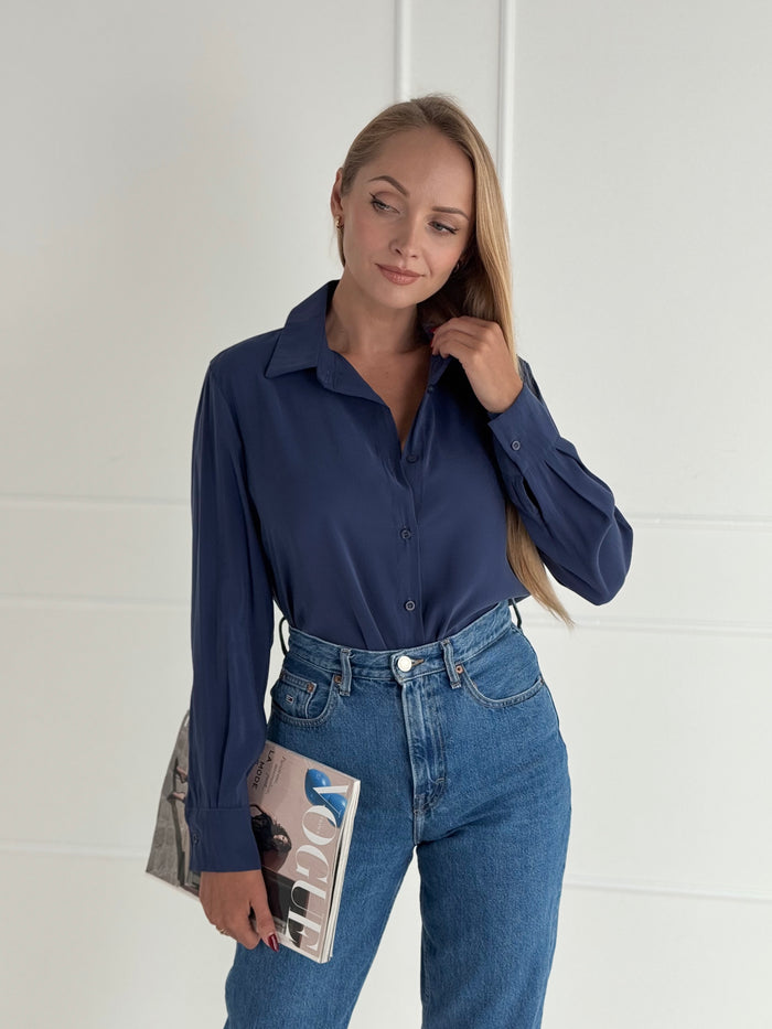 Moteriški itališki klasikiniai marškiniai ORIANA Tamsiai mėlyna