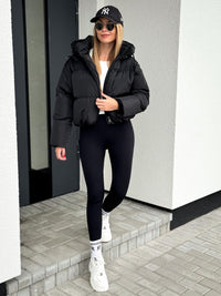 Moteriška trumpa striukė su gobtuvu FRANKIE Juoda