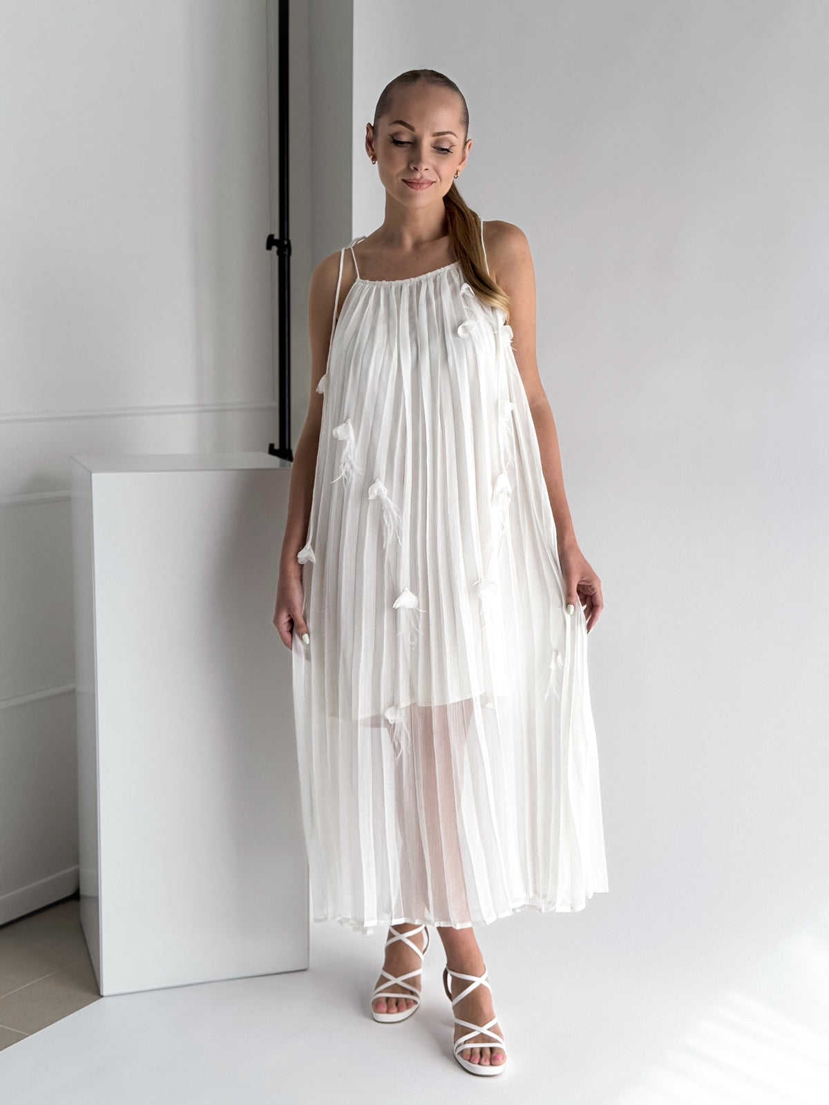 Moteriška proginė suknelė ARABELLA Balta