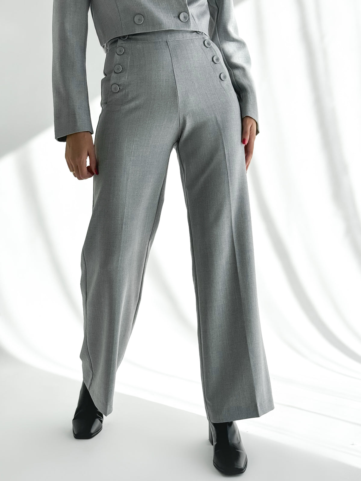 moteriskos-placios-klasikines-kelnes-orlando-pilka