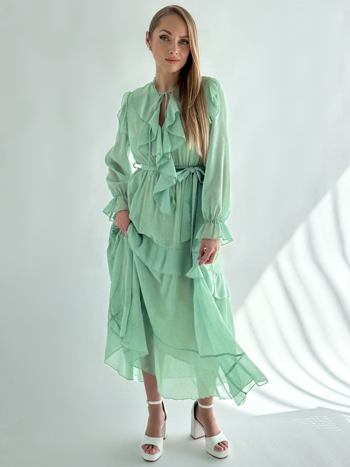 Moteriška ilga proginė suknelė su diržu NYLA Mėtinė