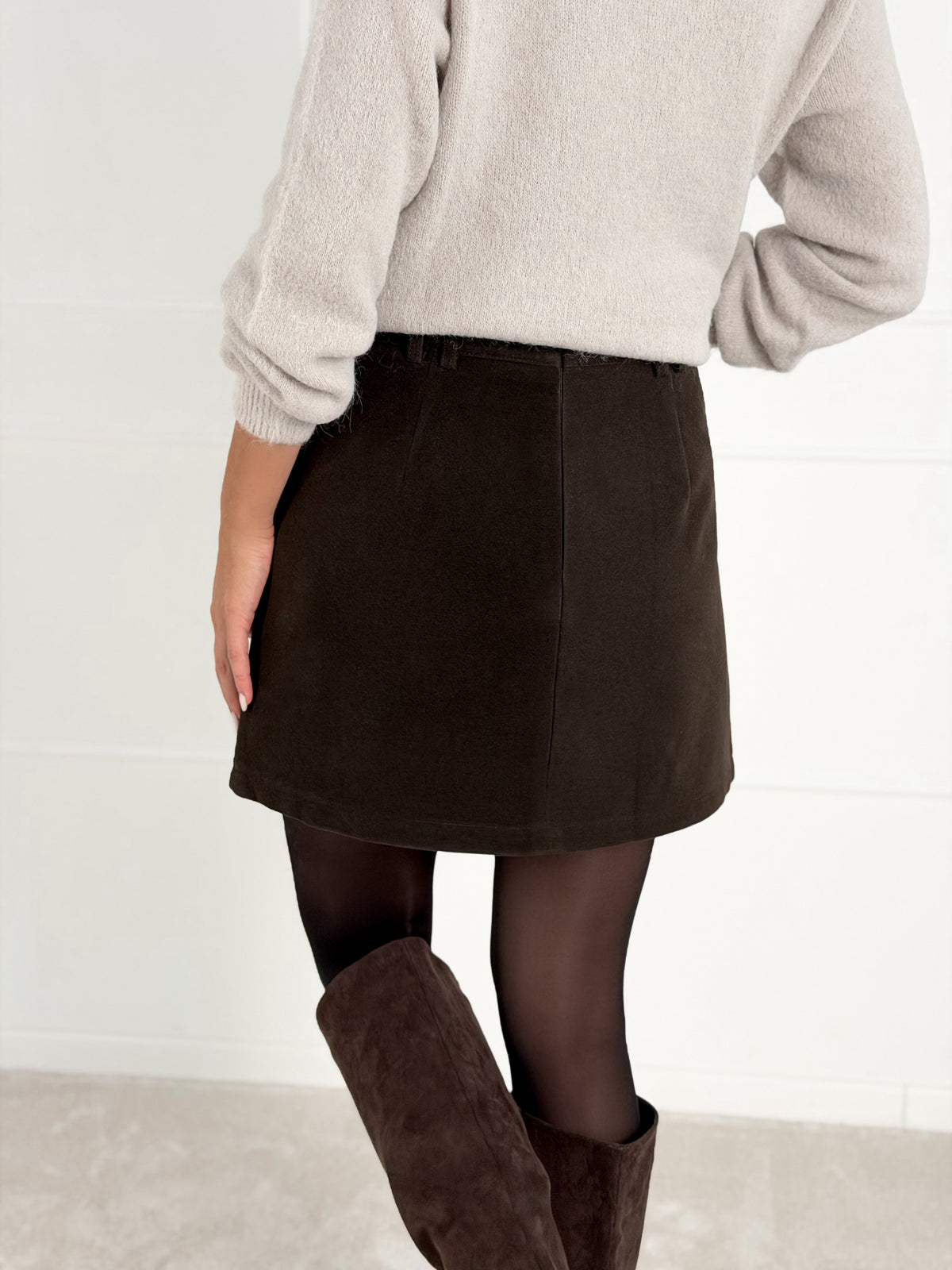 Moteriškas verstos eko odos sijonas su šortais PALMIRA Tamsiai ruda