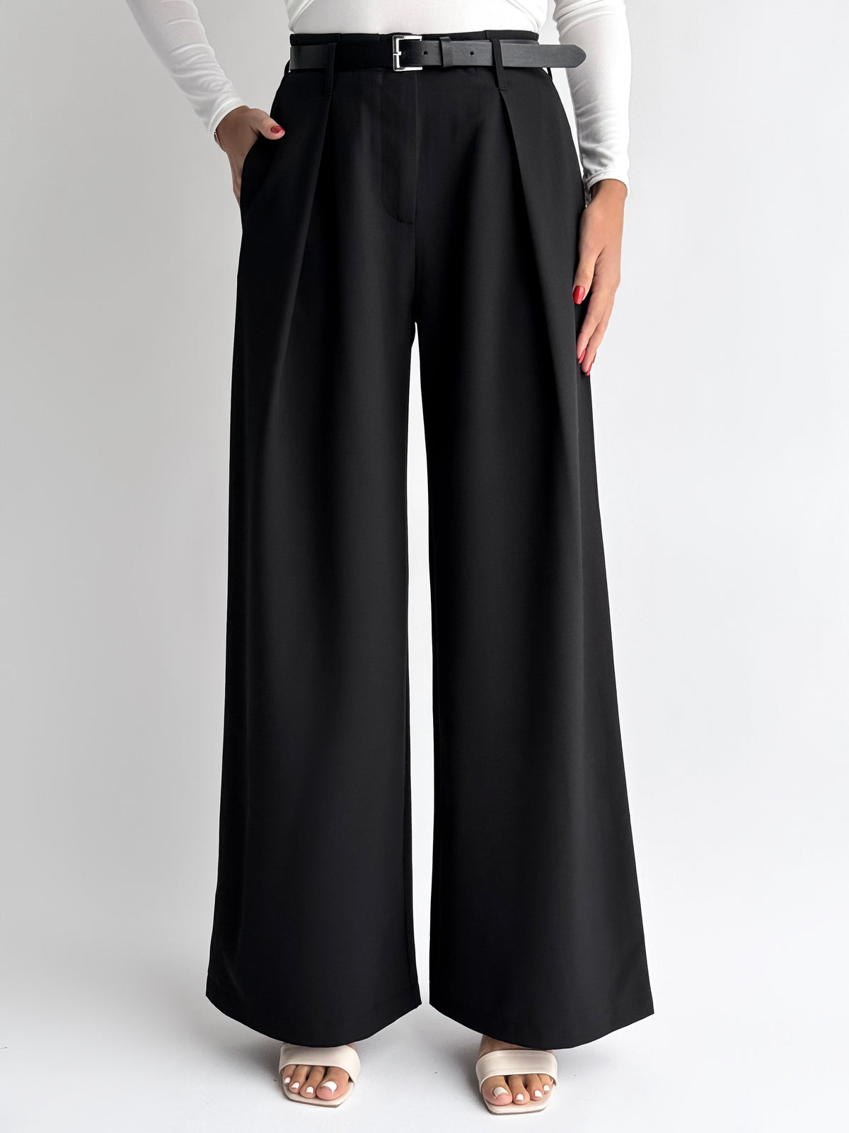 moteriskos-placios-kelnes-su-dirzu-hazo-juoda