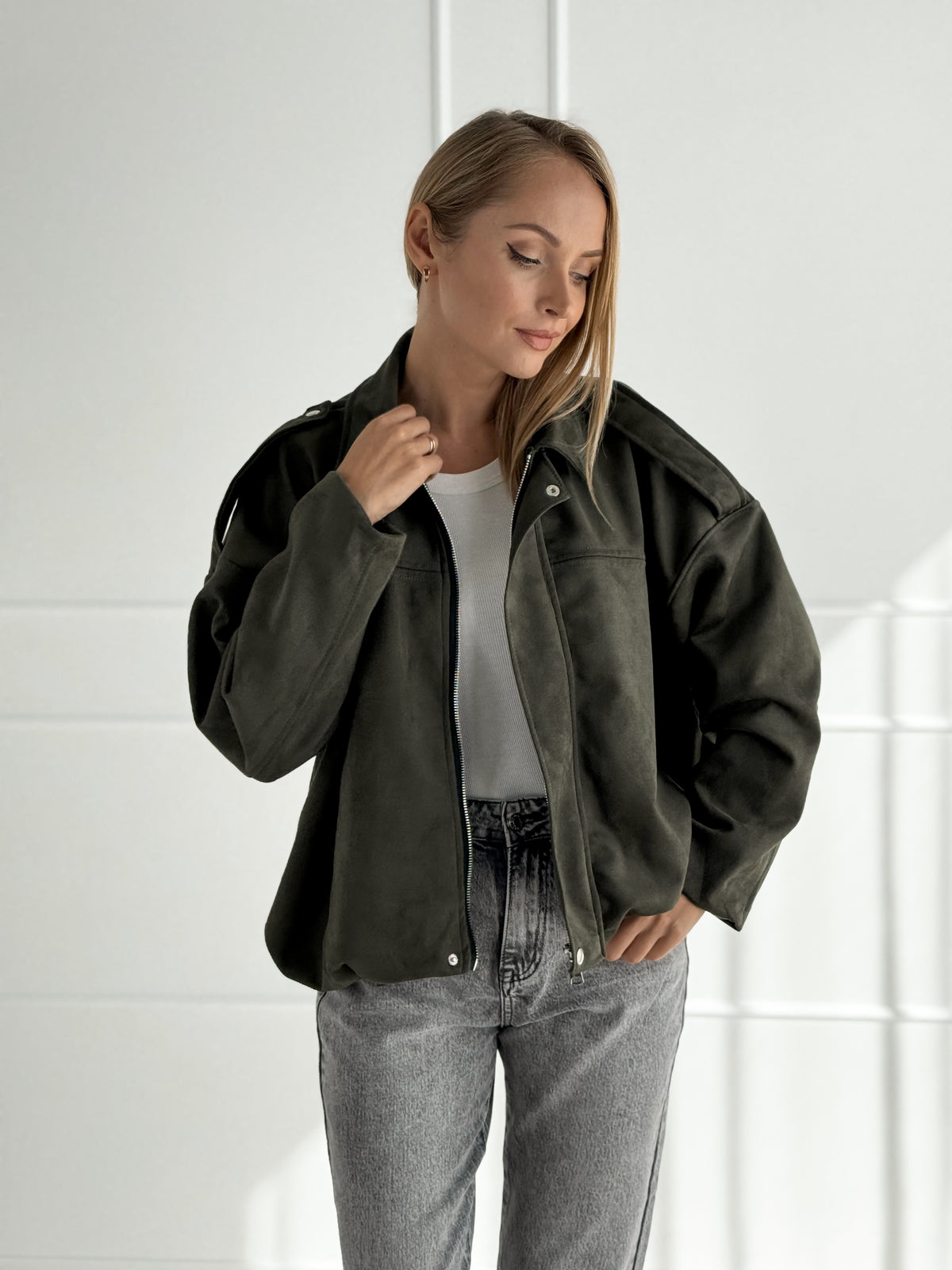 Moteriškas zomšos imitacijos švarkas NIVORA Chaki