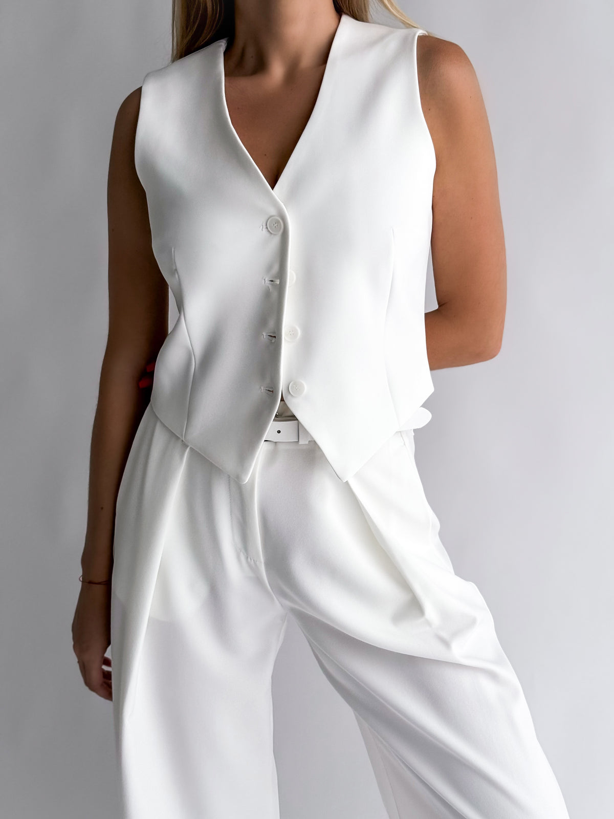 moteriska-klasikine-liemene-mocha-balta