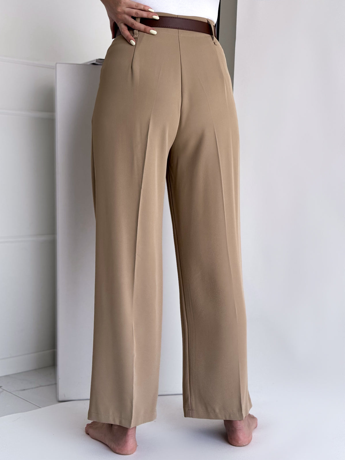 Moteriškos klasikinės kelnės su diržu LUCIAN Ruda