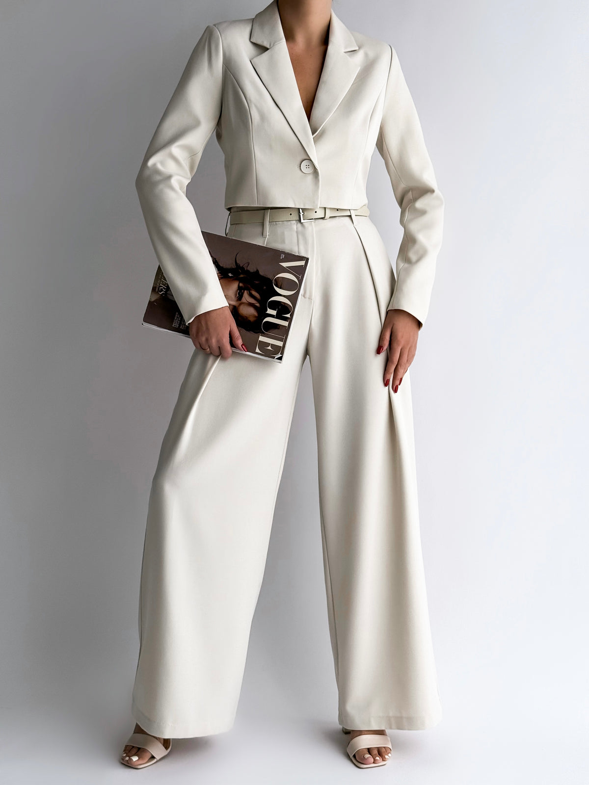 moteriskos-placios-kelnes-su-dirzu-hazo-sviesiai-kremine