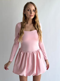Moteriška trumpa proginė suknelė COLTON Šviesiai rožinė