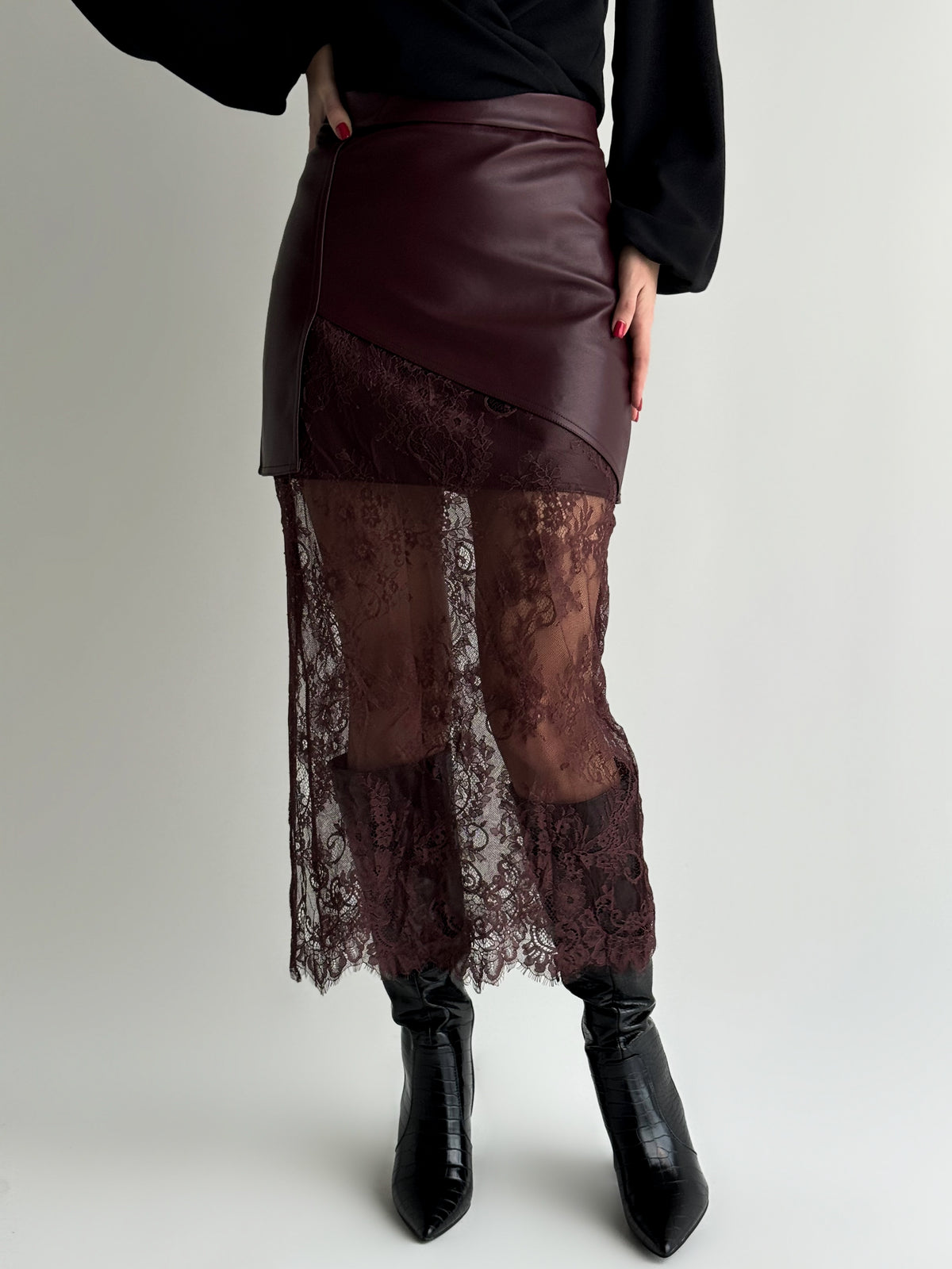 moteriskas-eko-odos-sijonas-su-neriniais-felecia-bordo