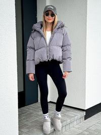 Moteriška trumpa striukė su gobtuvu FRANKIE Pilka