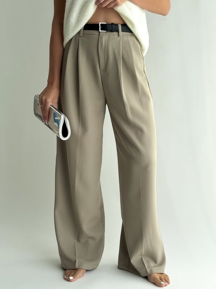 moteriskos-klasikines-kelnes-su-dirzu-moreno-kremine