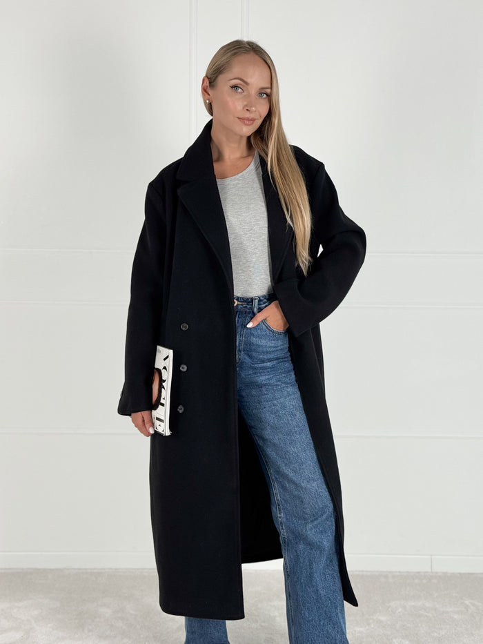 Moteriškas ilgas paltas URBAN Juoda