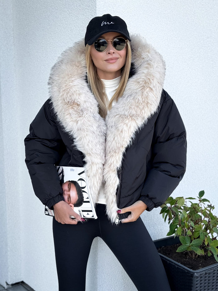 Moteriška trumpa striukė su gobtuvu RAY Juoda