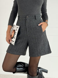 Moteriški šortai su vilna JULISSA Juoda